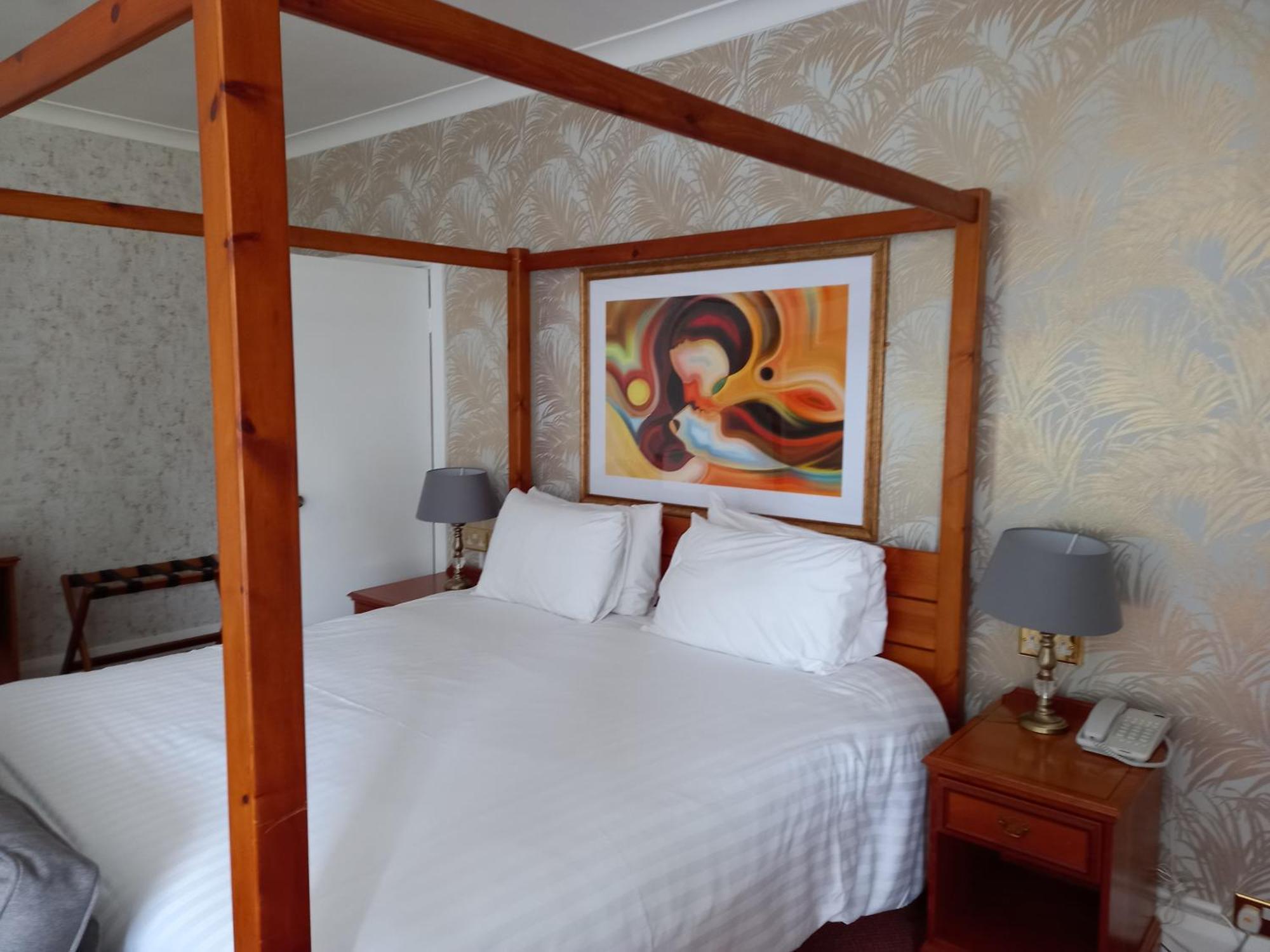 Oriel Hotel Сент-Асаф Экстерьер фото